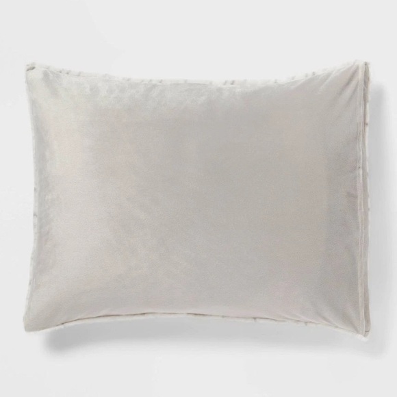 THRESHOLD Luxe Leopard Faux Fur Comforter and Sham Set Full/Queen - Picture 4 of 5